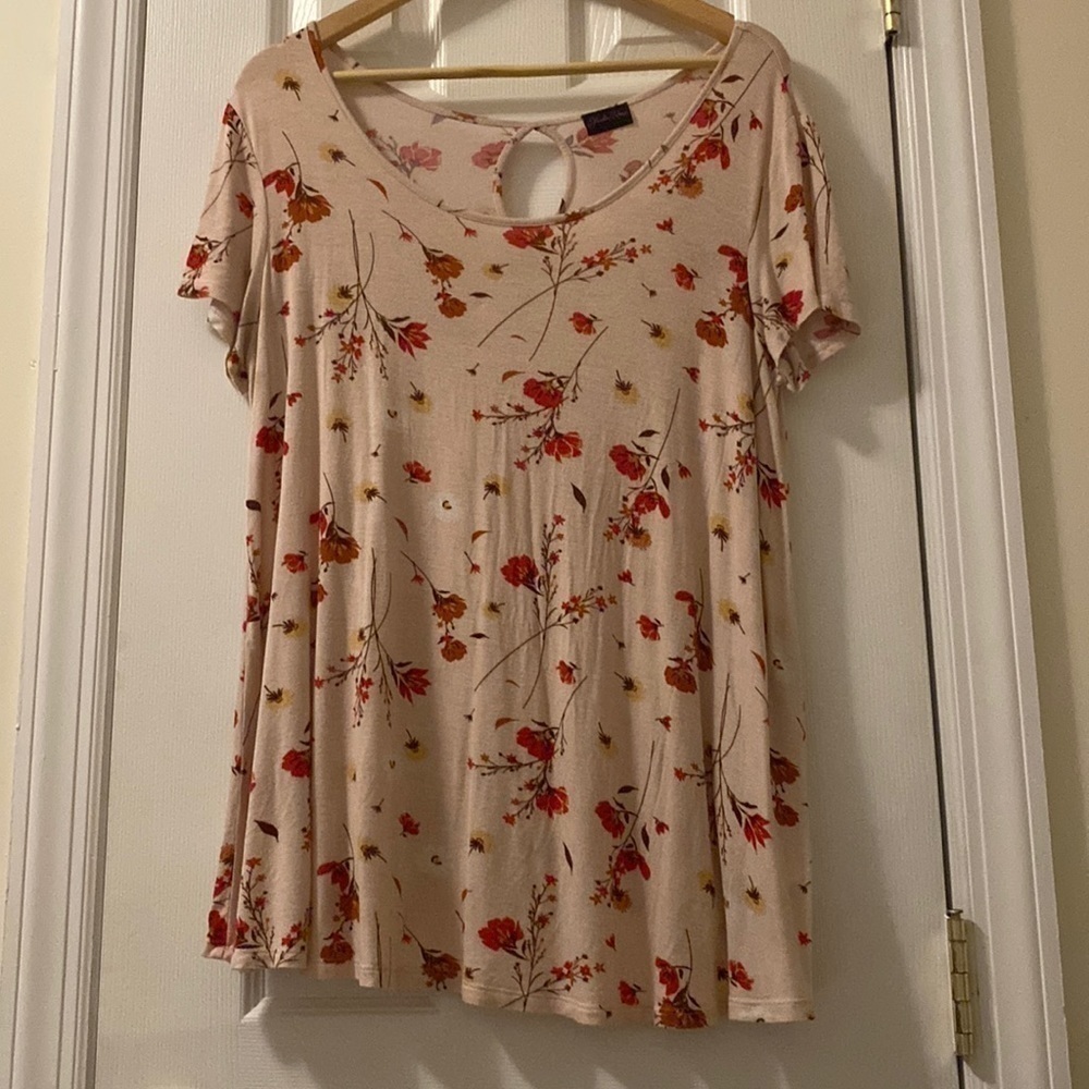 𝅺STELLA Rose Floral Tee